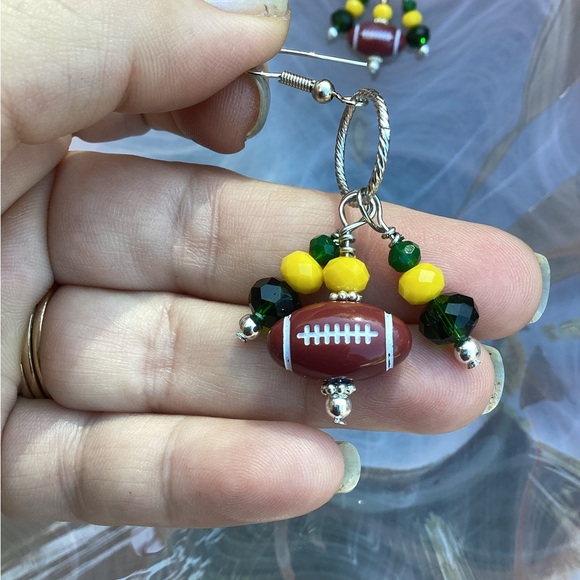 Fancy cluster packer earrings - Picture 3 of 6